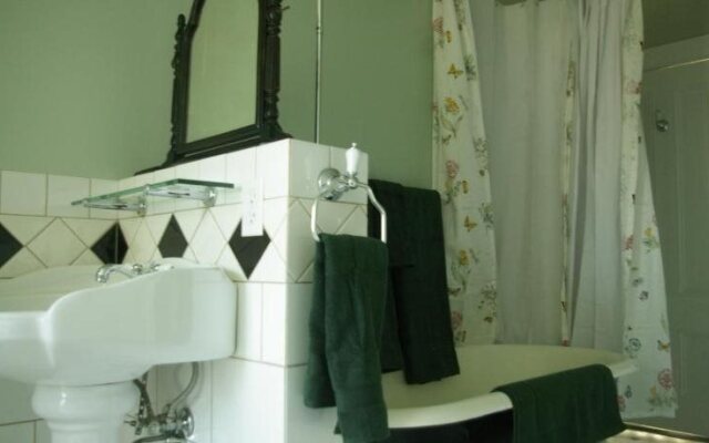 Holmesdale House Bed and Breakfast