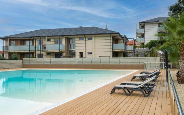 Leonardo - swimming pool and wide patio with barbecue