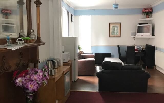 Junction 10 Budget Travel Accommodation