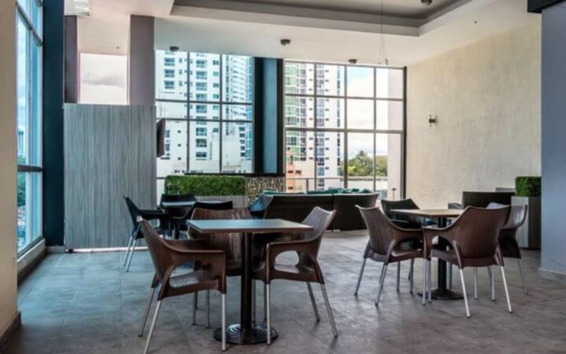 Diaphanous Urban Apartment
