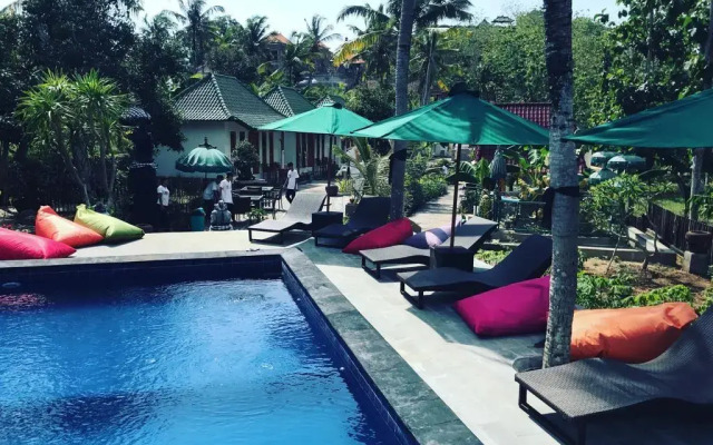 Kubu Reot Taman Asri