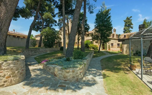 Stunning Apartment in Mombaroccio Near Metauro River