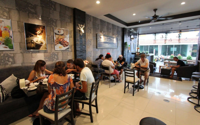 OYO 75321 Gemma Patong