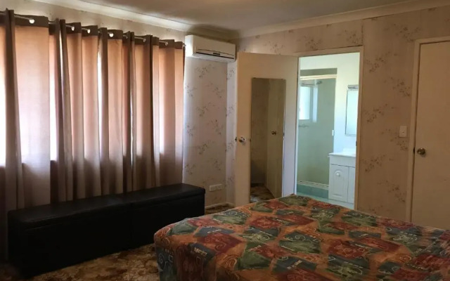 Oakridge Motel Tourist Park