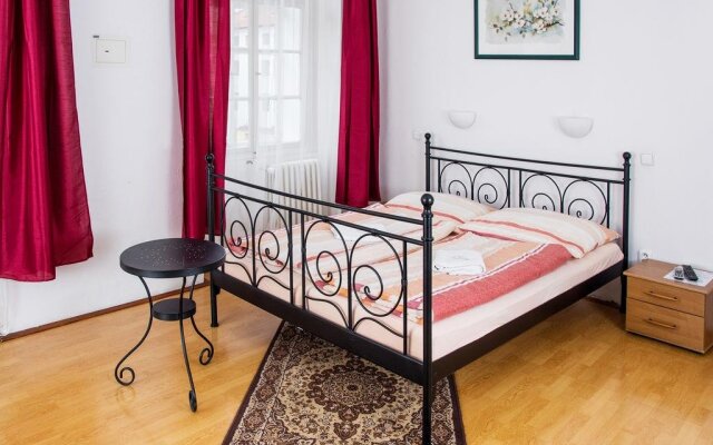 Charles Bridge Bed And Breakfast