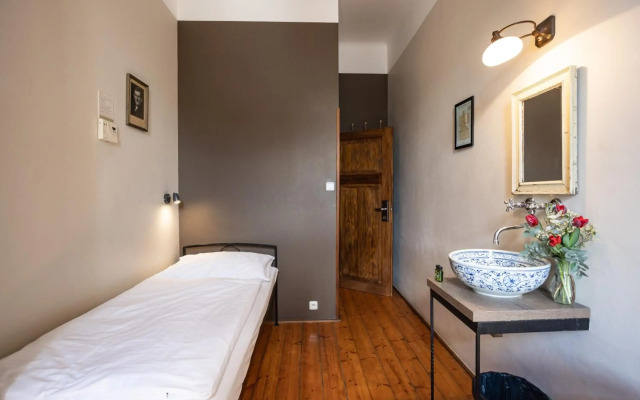Sir Toby's Hostel