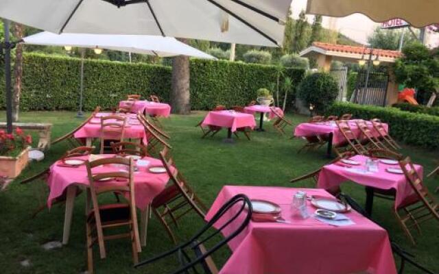 Hotel Ristorante Pizzeria Il Salice