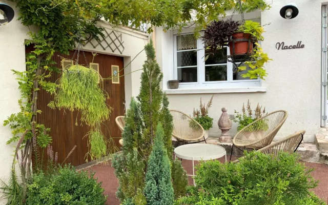 Guest House "Près des Montgolfières"