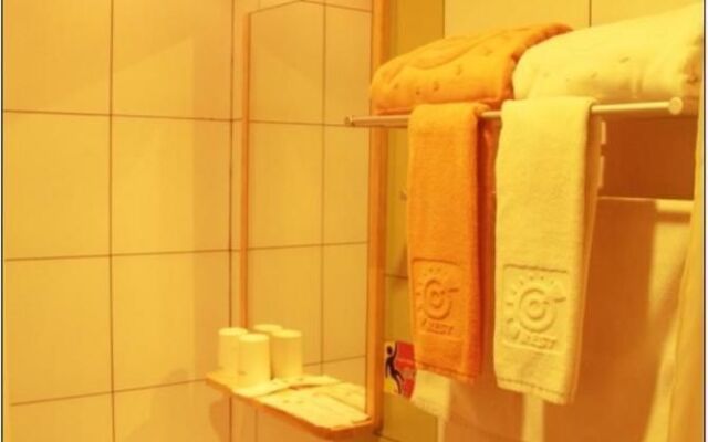 Rest Motel (Wenzhou Longwan Airport Shacheng Branch)