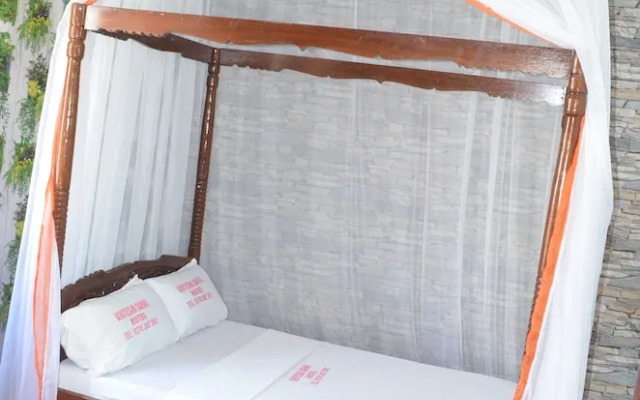 Whitesun Safari Hotel