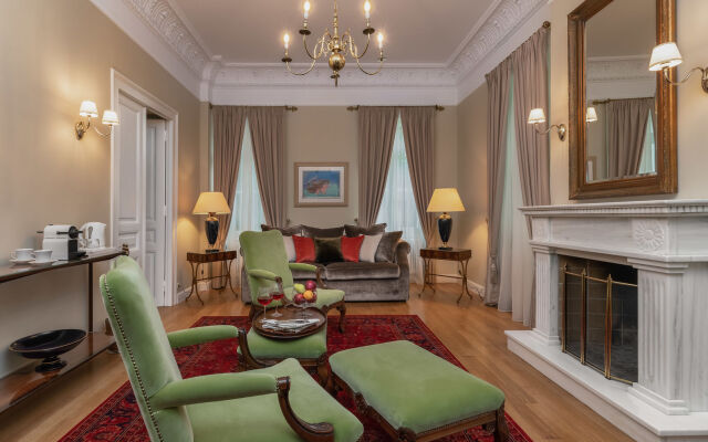 Noble Suites