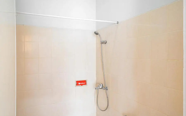 RedDoorz near Siloam Karawaci 3