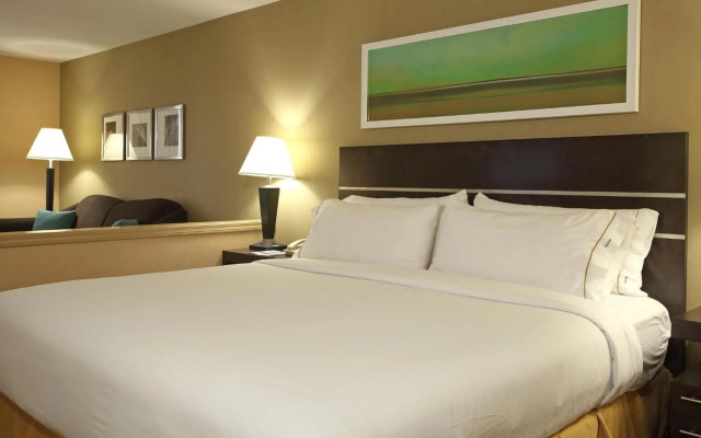 Holiday Inn Express & Suites - Vernon by IHG