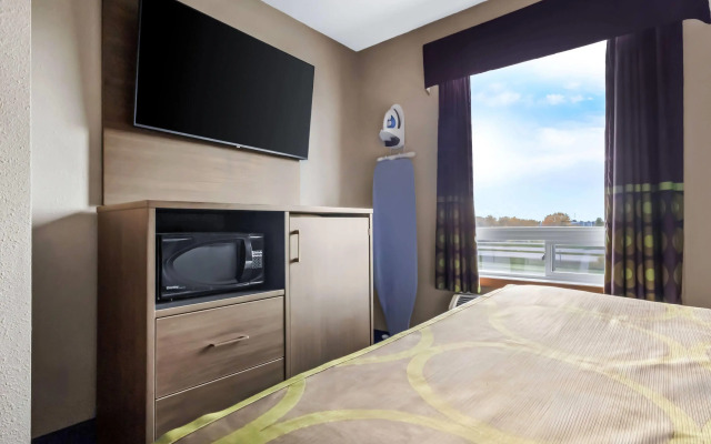 Super 8 by Wyndham Prince Albert