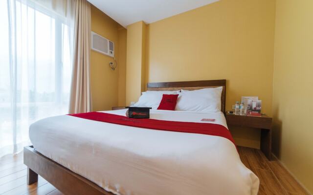 RedDoorz Premium near Health Centrum Banica