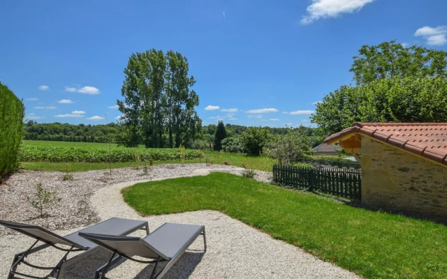 Hilltop Cottage With Pool