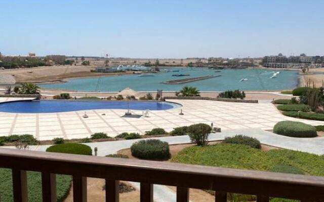A lovely 2 BR apartment at Waterside