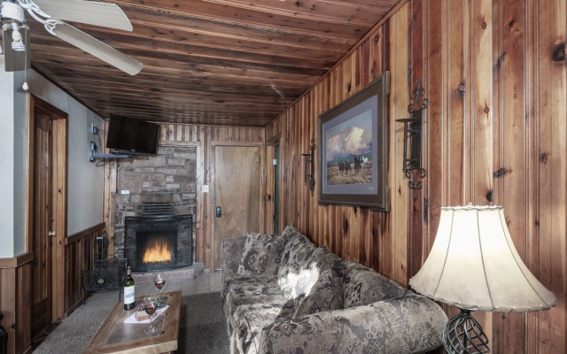 Mechem Dr Apache Village & Cabins by VTrips