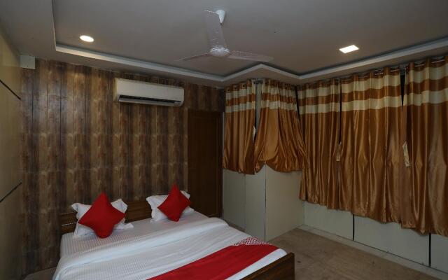 OYO 41435 Golden Residency