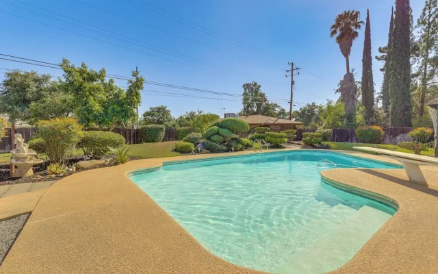 Spacious Home - 6 Mi to Downtown Fresno!
