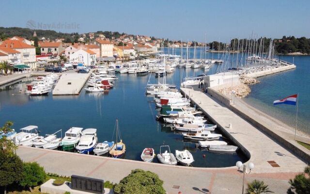 Sea View Apartment Leda