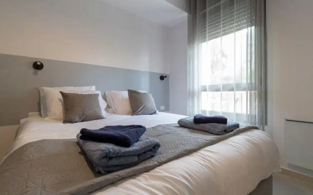 Full Option 9 People Central Location