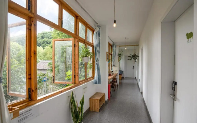 Xia Senlin Eco-friendly Hostel (Shaoxing Lu Xun's Hometown Subway Station Yintai City)