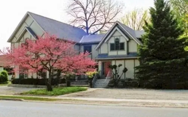 Tudor Creek House Bed and Breakfast