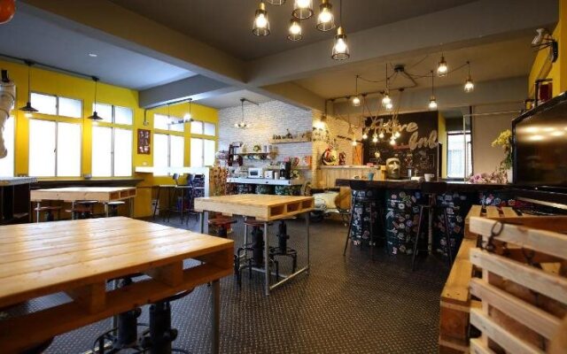Hive Backpackers