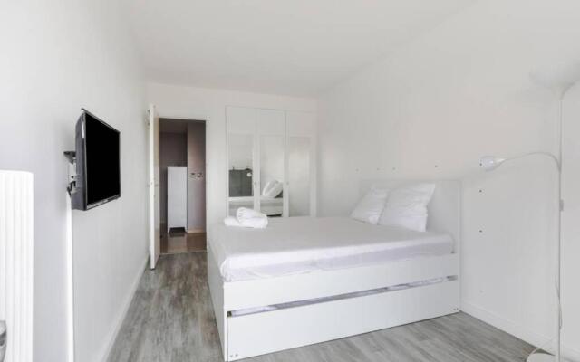 Sea view apartment in residence with swimming pool!