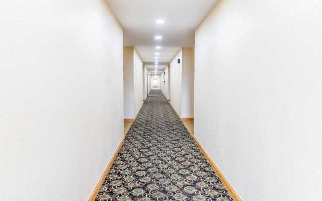 Super 8 by Wyndham Uniontown PA