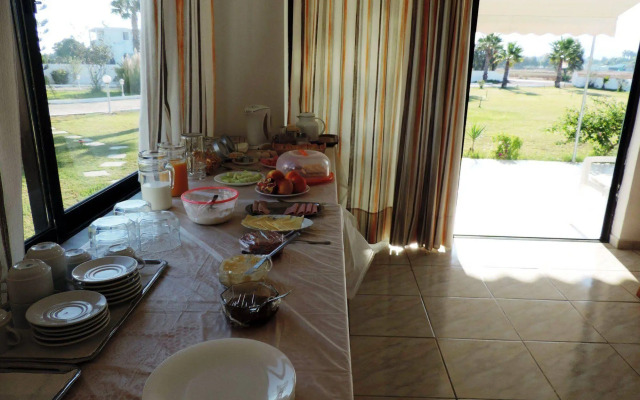 Anthia Apartments