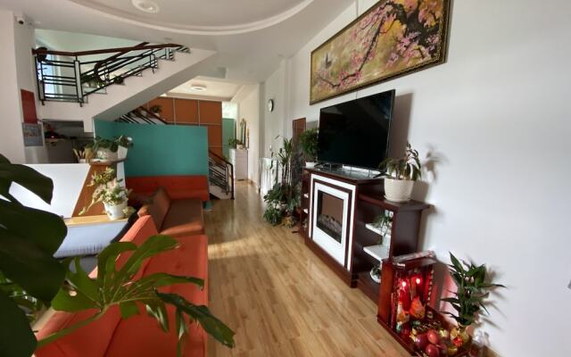 Mây's House