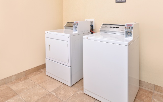 Hampton Inn & Suites Muncie