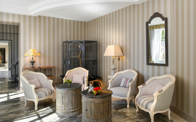 Logis Le Domaine De Valaudran