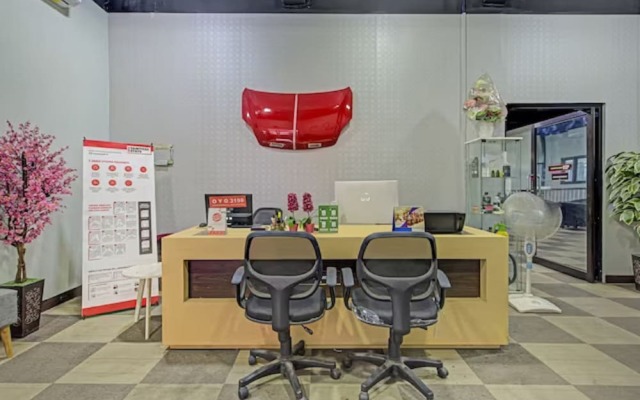 Sukomanunggal Inn by OYO Rooms