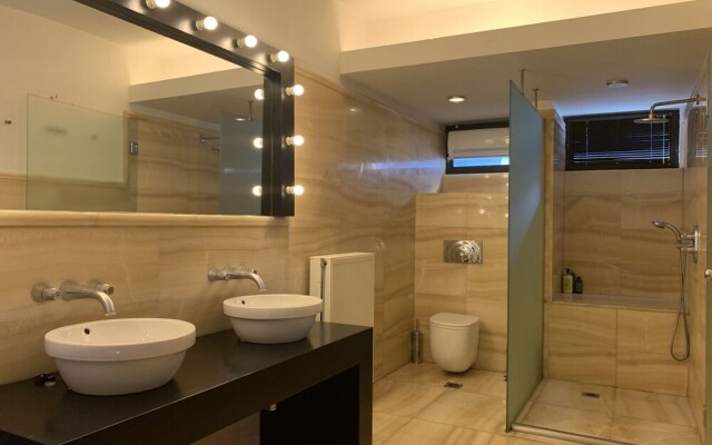 Luxury Villa Marathon