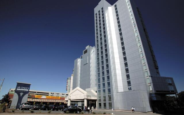 Oakes Hotel Overlooking the Falls