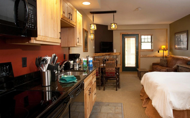 Hope Lake Lodge & Indoor Waterpark