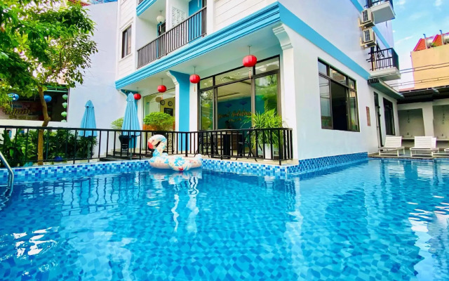 Grand Holiday Villa