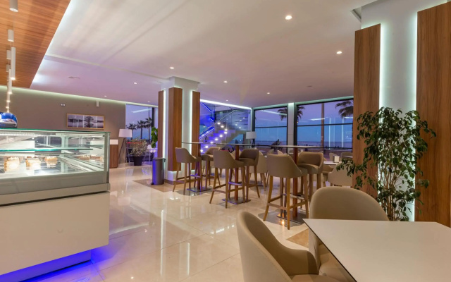 Suites Hotel Omeya