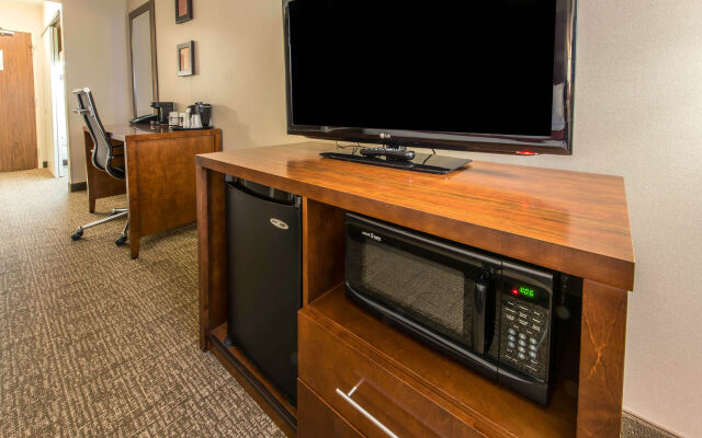 Comfort Inn & Suites Erie - Splash Harbor Indoor Waterpark