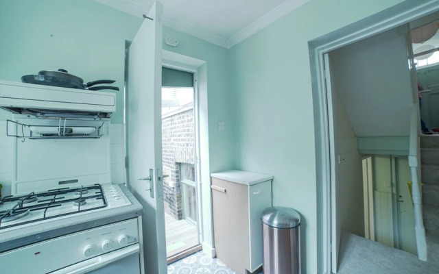 Lovely English House Near Greenwich Town Centre