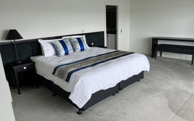Waterfront Seaview Hotel Apartments