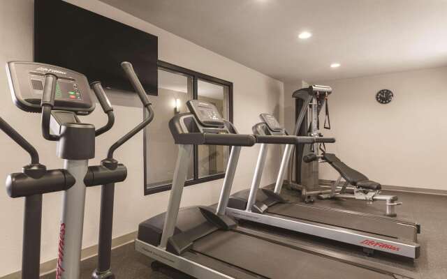 Country Inn & Suites by Radisson, Bakersfield, CA
