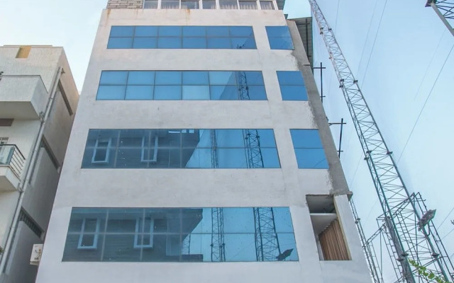 Varcity Golf View By OYO Rooms