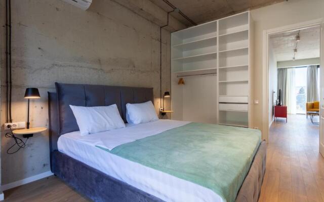 Spacious 3 BedroomR and 2 balcony Apartment in the city center