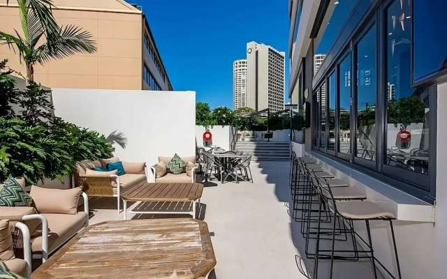 Surfers Paradise 1-bed With Stunning Views & Pool