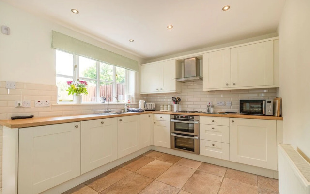 4 Aldelyme Court