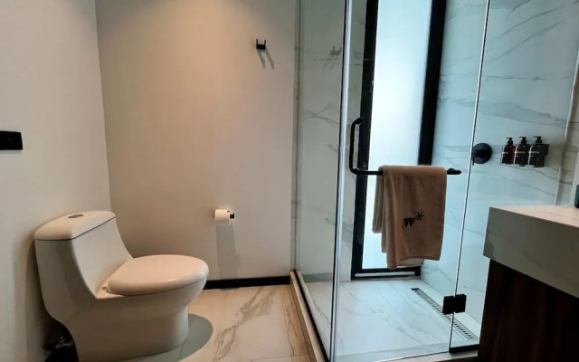 w Amazing 2BR With Elegant Balcony in Roma Nte